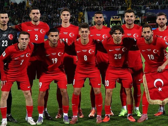 Hakan &Ccedil;alhanoğlu gidiyor! Veliahtı T&uuml;rkiye'den geliyor...