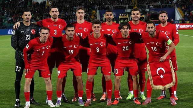 Hakan Çalhanoğlu gidiyor! Veliahtı Türkiye'den geliyor: Türk Milli Takımının iki yıldızı yer değiştiriyor
