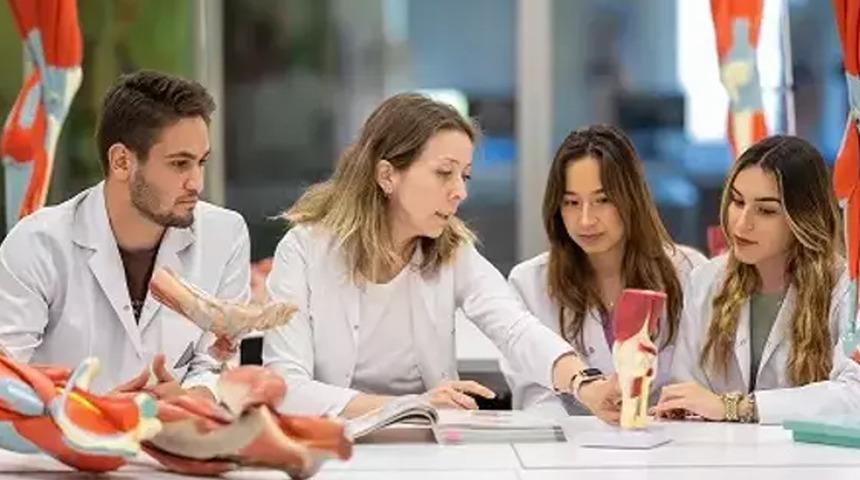 '&Uuml;niversitelerde geleceğin yetkinliklerine uygun eğitim modeli yaygınlaşıyor'