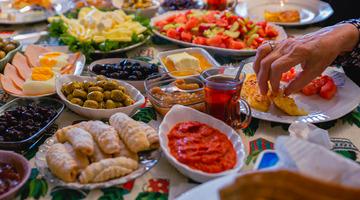 Bayram sofralarına dikkat! "3 g&uuml;nde 1 haftalık kalori almak m&uuml;mk&uuml;n"