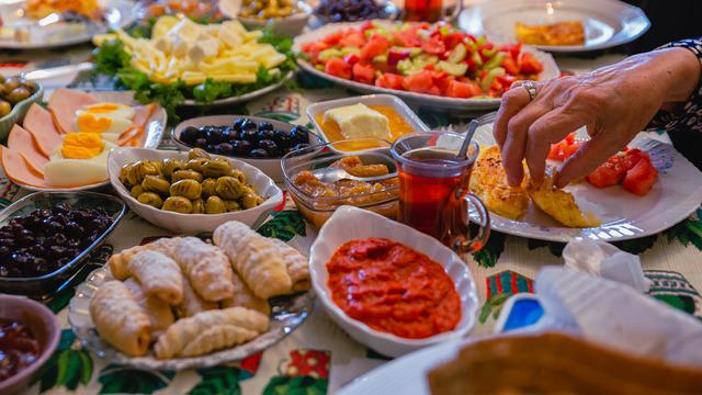 Bayram sofralarına dikkat! 3 günde 1 haftalık kalori almak mümkün