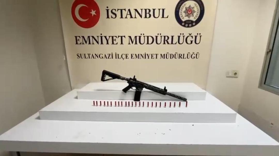 Eline pompalıyı aldı, pijamasıyla dehşet sa&ccedil;ıp geri evine d&ouml;nd&uuml; 5