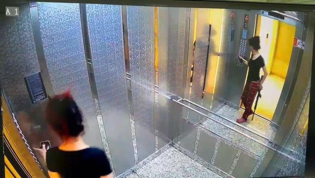 Eline pompalıyı aldı, pijamasıyla dehşet sa&ccedil;ıp geri evine d&ouml;nd&uuml; 1