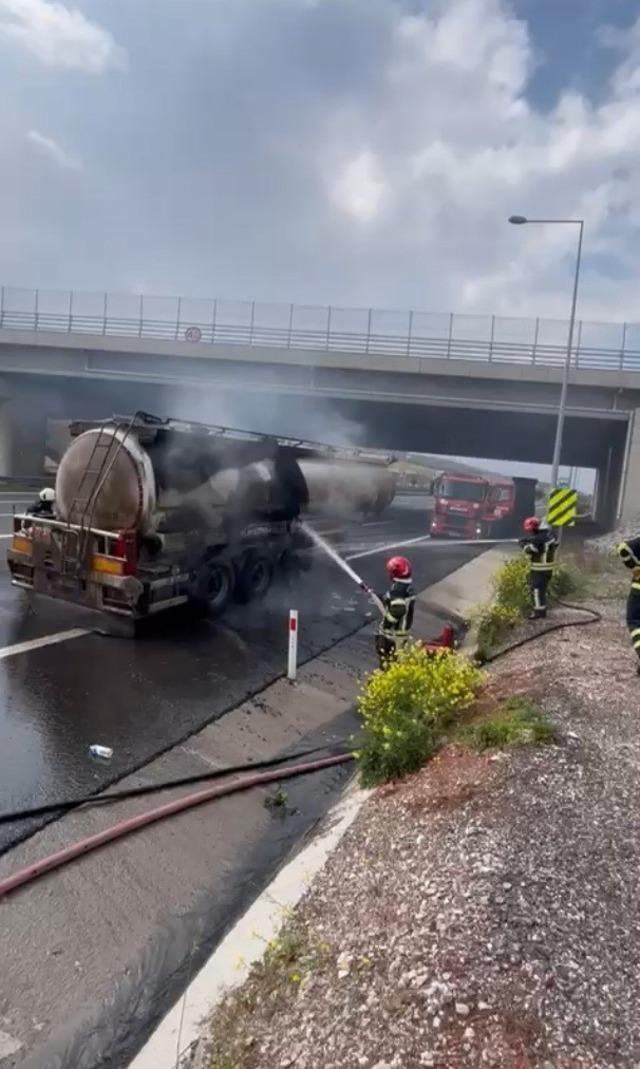 Osmaniye&rsquo;de mazot y&uuml;kl&uuml; tanker alev aldı 2