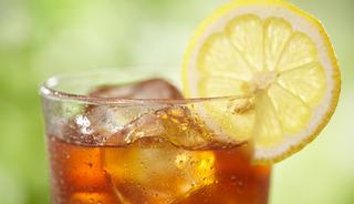 Neredeyse her evde var ama riskli! Gen&ccedil;lerde kaygıyı artıran i&ccedil;ecekler