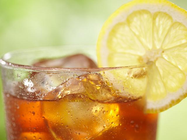 Neredeyse her evde var ama riskli! Gen&ccedil;lerde kaygıyı artıran i&ccedil;ecekler