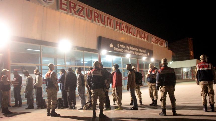 T&uuml;rkiye'ye akın etmişlerdi! Sınır dışı edildiler