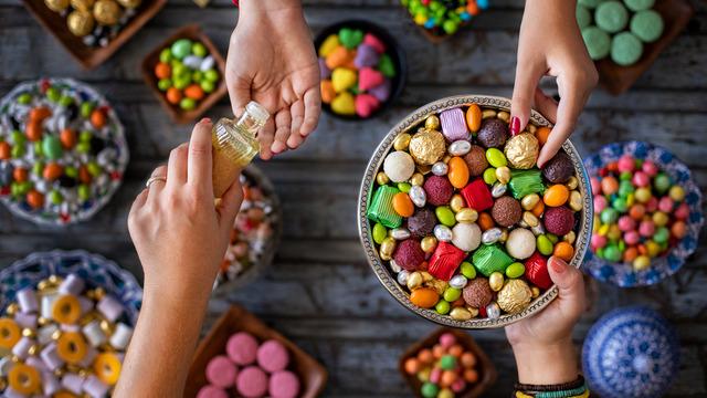 Uzmanından uyarı: Bayramda sadece tatlı değil, tuzlu ikramlara da dikkat edin!