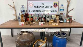 Ka&ccedil;ak alkol bulunduran 3 ş&uuml;pheli yakalandı