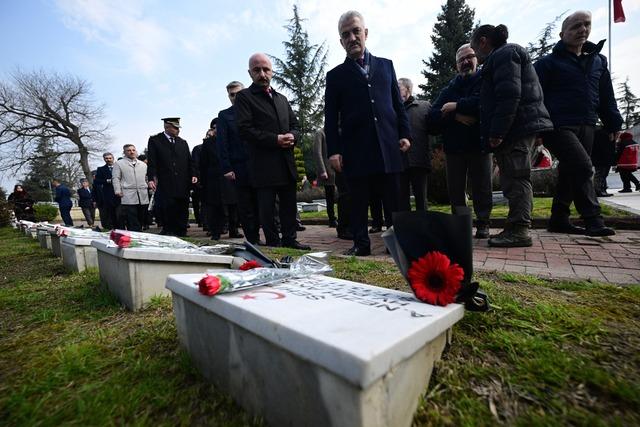Sakarya ve &ccedil;evre illerde &Ccedil;anakkale Deniz Zaferi nin 111. yılı dolayısıyla t&ouml;renler d&uuml;zenlendi 34
