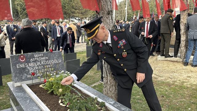 Sakarya ve &ccedil;evre illerde &Ccedil;anakkale Deniz Zaferi nin 111. yılı dolayısıyla t&ouml;renler d&uuml;zenlendi 20