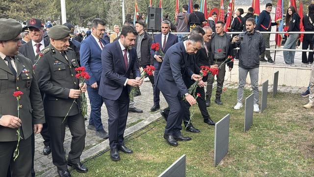 Sakarya ve &ccedil;evre illerde &Ccedil;anakkale Deniz Zaferi nin 111. yılı dolayısıyla t&ouml;renler d&uuml;zenlendi 19