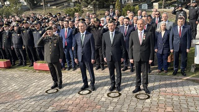 Sakarya ve &ccedil;evre illerde &Ccedil;anakkale Deniz Zaferi nin 111. yılı dolayısıyla t&ouml;renler d&uuml;zenlendi 15