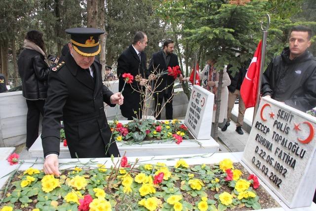 Sakarya ve &ccedil;evre illerde &Ccedil;anakkale Deniz Zaferi nin 111. yılı dolayısıyla t&ouml;renler d&uuml;zenlendi 12