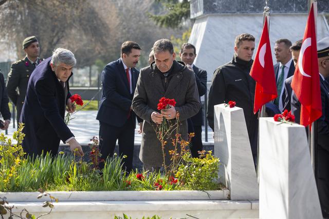 Sakarya ve &ccedil;evre illerde &Ccedil;anakkale Deniz Zaferi nin 111. yılı dolayısıyla t&ouml;renler d&uuml;zenlendi 4