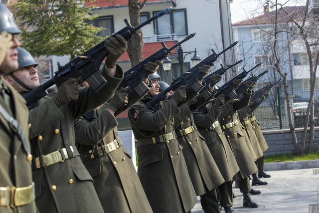 Sakarya ve &ccedil;evre illerde &Ccedil;anakkale Deniz Zaferi nin 111. yılı dolayısıyla t&ouml;renler d&uuml;zenlendi 2