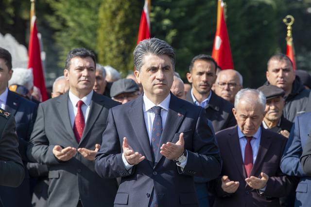 Sakarya ve &ccedil;evre illerde &Ccedil;anakkale Deniz Zaferi nin 111. yılı dolayısıyla t&ouml;renler d&uuml;zenlendi 1