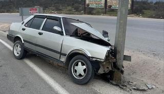 Bursa&rsquo;da otomobil direğe &ccedil;arptı