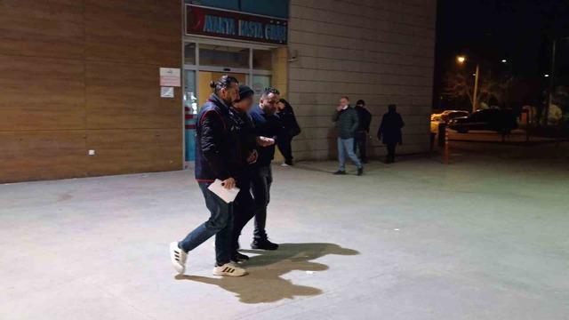 Bursa&rsquo;da 15 yıl hapis cezası bulunan firari dolmuşta yakalandı 3