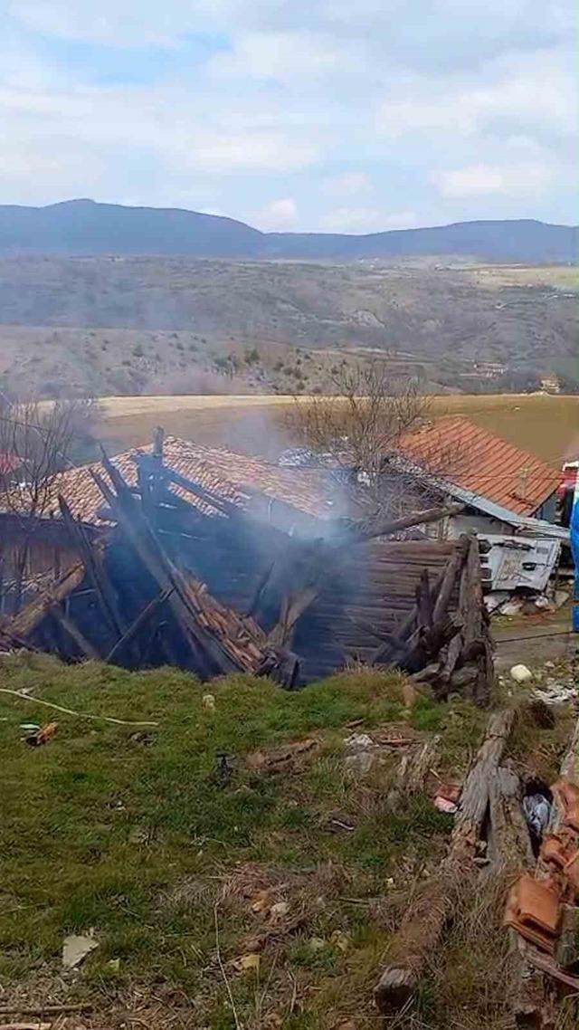 Bolu&rsquo;da 3 yapı alevlere teslim oldu 2