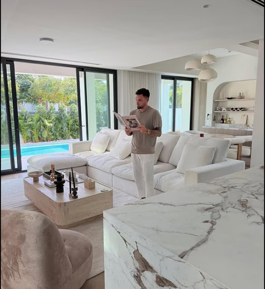 Gayrimenkul piyasası resmen &ccedil;&ouml;kt&uuml;! İnfluencerın l&uuml;ks villası elinde patladı 1