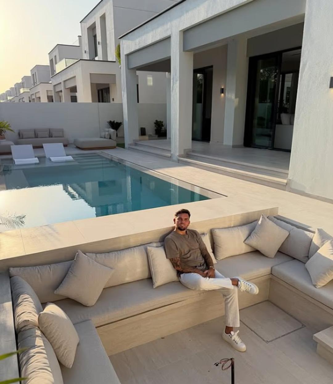 Gayrimenkul piyasası resmen &ccedil;&ouml;kt&uuml;! İnfluencerın l&uuml;ks villası elinde patladı 2