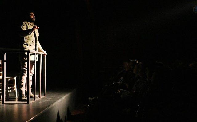 Van&rsquo;da &ldquo;Bir İshak&rsquo;sın bir Cemil&rdquo; oyunu 1