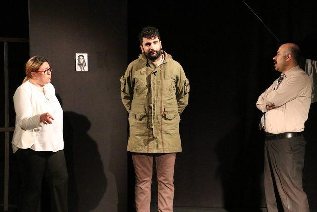 Van&rsquo;da &ldquo;Bir İshak&rsquo;sın bir Cemil&rdquo; oyunu 2