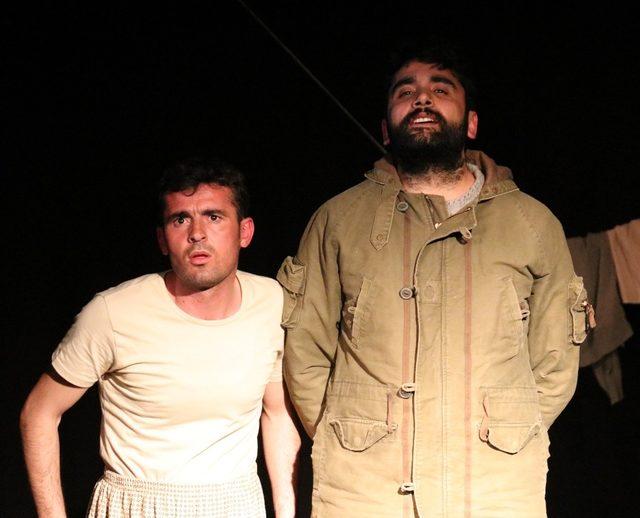 Van&rsquo;da &ldquo;Bir İshak&rsquo;sın bir Cemil&rdquo; oyunu 3