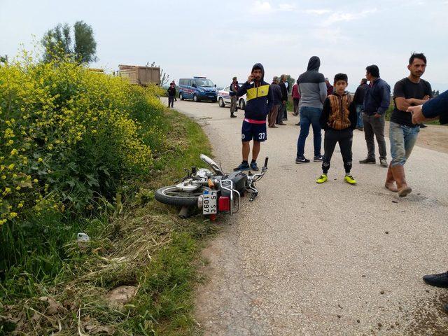 Kamyona çarpan motosikletli yaşamını yitirdi