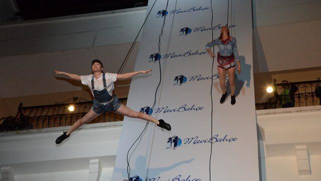 Dikey defile nefesleri kesti