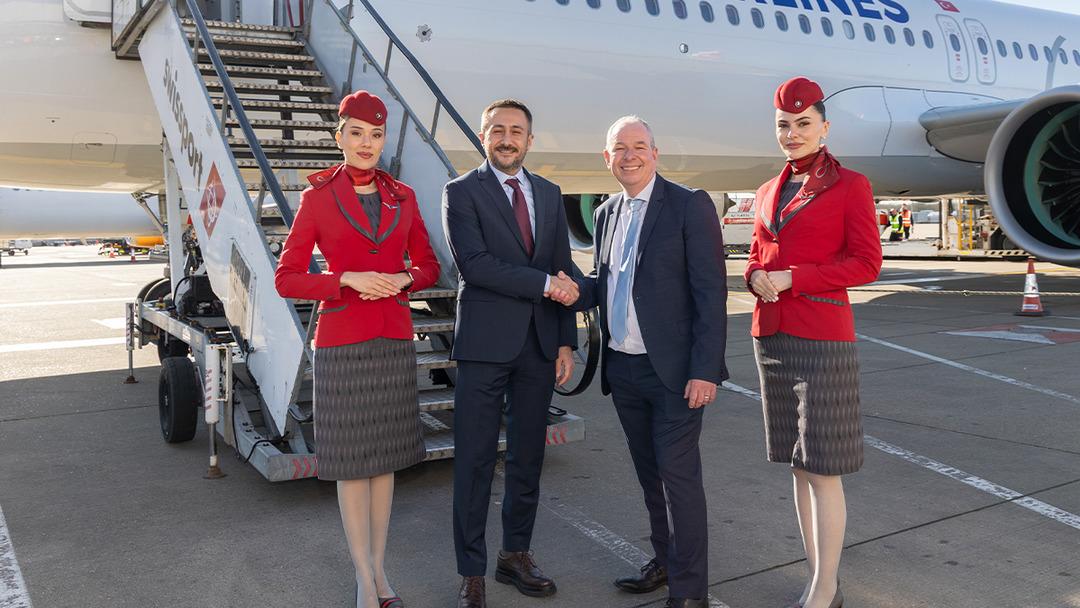 THY, Londra Stansted u&ccedil;uslarına başladı! 2