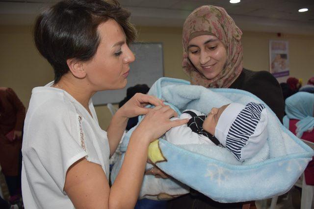 Suriyeli kadınlara anne-bebek sağlığı eğitimi