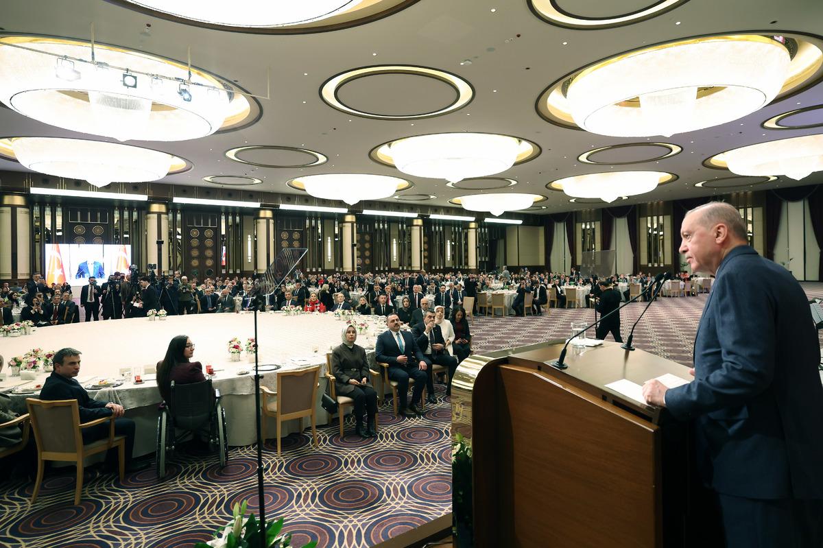 Cumhurbaşkanı Erdoğan: "&Ouml;ğretmene kalkan el geleceğimize kalkmış demektir" 1