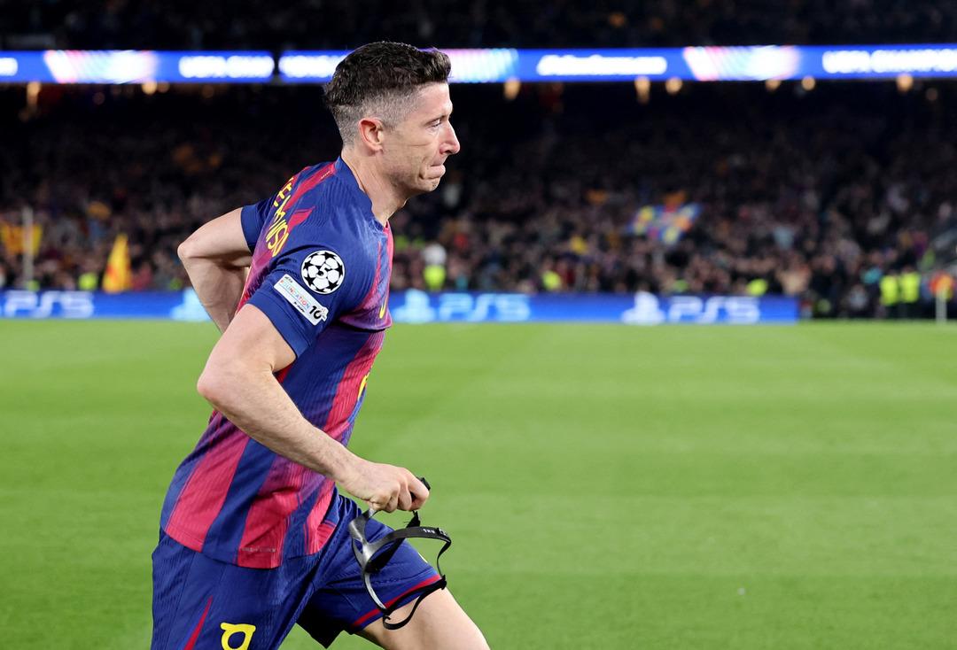 İspanya da tarihi gece, İngilizler darmadağın! Barcelona dan Newcastle a 7 gol, Lewandowski tarihe ge&ccedil;ti... 2