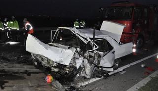 Manisa'da feci kaza: 2 &ouml;l&uuml;, 5 yaralı