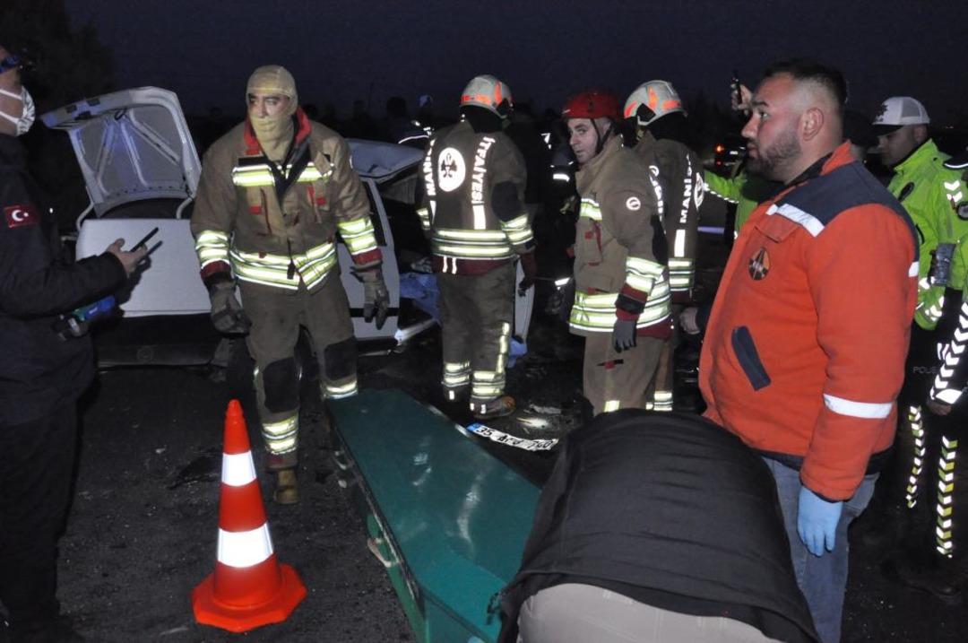 Manisa da feci kaza: 2 &ouml;l&uuml;, 5 yaralı 2