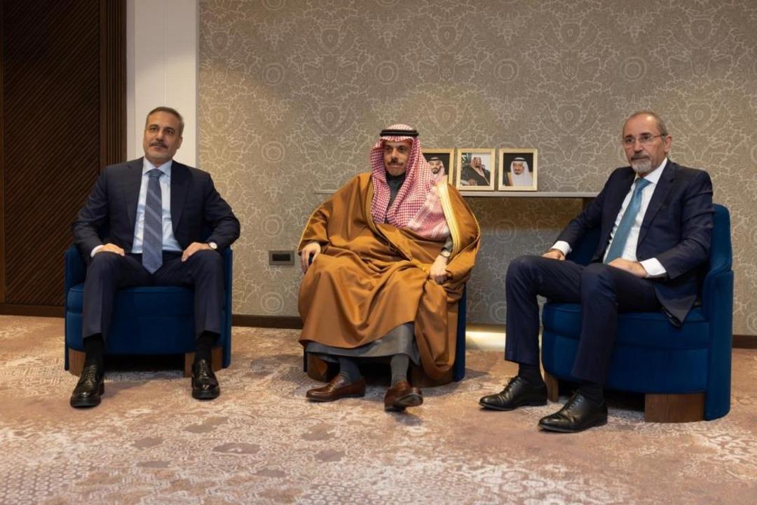 Dışişleri Bakanı Fidan, Katarlı ve &Uuml;rd&uuml;nl&uuml; mevkidaşları ile bir araya geldi 2