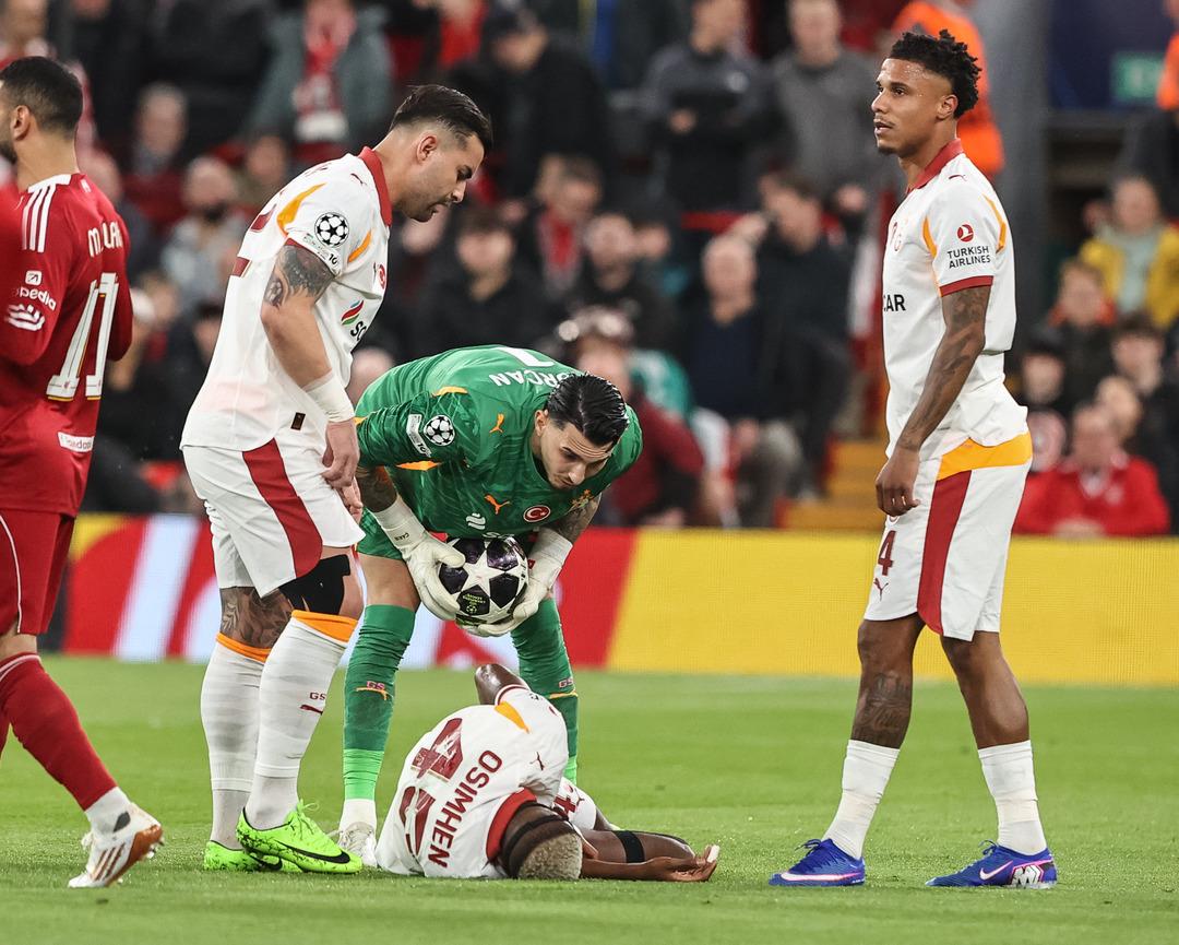 Anfield da Galatasaray ın kabus gecesi! "Noa Lang ın parmağının koptuğu s&ouml;ylendi" 1