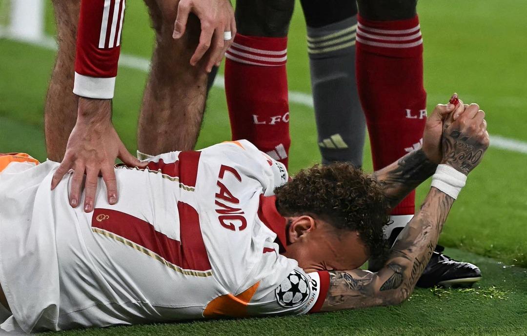 Anfield da Galatasaray ın kabus gecesi! "Noa Lang ın parmağının koptuğu s&ouml;ylendi" 3