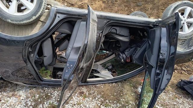 Sinop’ta kontrolden çıkan araç takla attı