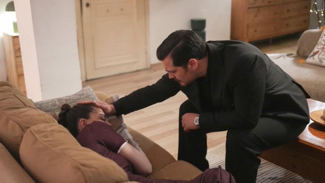 Eşref R&uuml;ya da Demet &Ouml;zdemir s&ouml;yledi Ebru G&uuml;ndeş hayran kaldı! 1