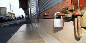 Laleli&rsquo;de alarm zilleri! Kepenkler tek tek iniyor, binlerce kişi işsiz kaldı