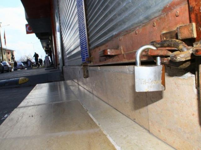 Laleli&rsquo;de alarm zilleri! Kepenkler tek tek iniyor, binlerce kişi işsiz kaldı