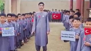 Bahçeli Afganistan'daki Türkmen çocuklara bayramlık gönderdi