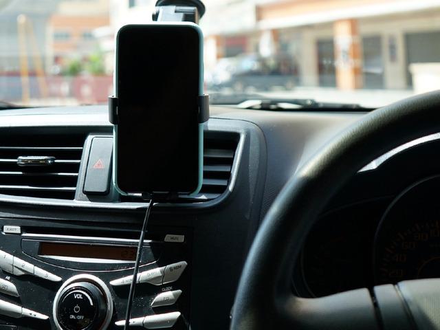 Aracında telefon tutacağı bulunduranlar dikkat! 21 bin TL ceza yiyebilirsiniz