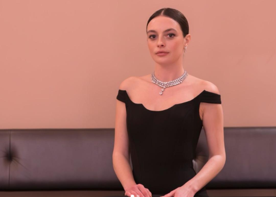 Melis Sezen, Delikanlı dizisiyle ekrana d&ouml;n&uuml;yor! Set pozları 1