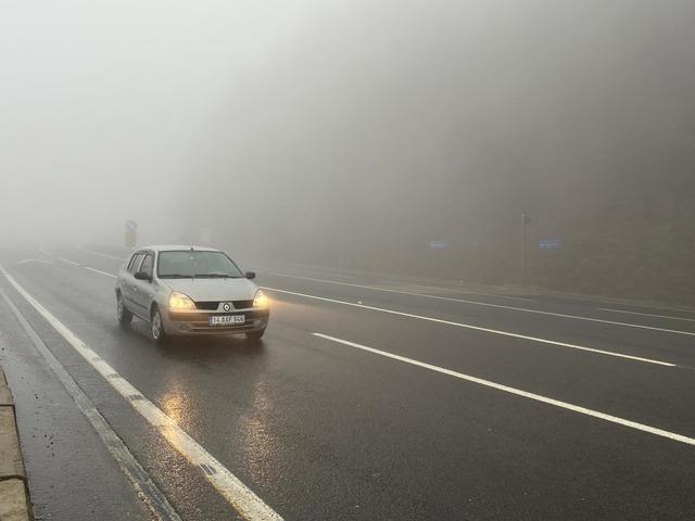 D-100 kara yolunun Bolu Dağı ge&ccedil;işinde sis ve sağanak etkili oldu 2