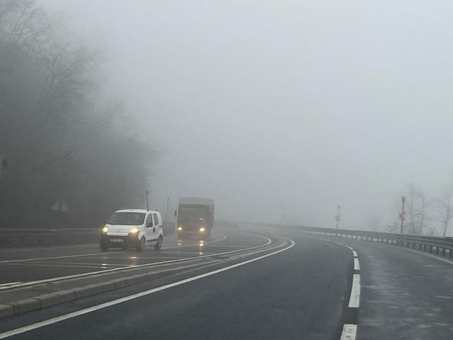 D-100 kara yolunun Bolu Dağı ge&ccedil;işinde sis ve sağanak etkili oldu 1