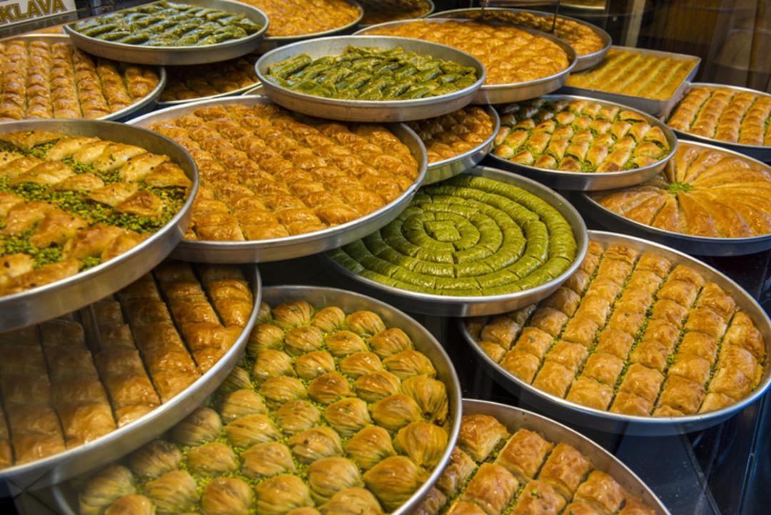 Bayram baklavasında b&uuml;y&uuml;k hile! İ&ccedil;inden &ccedil;ıkanlar şaşırtıyor: Ustalar uyardı 1